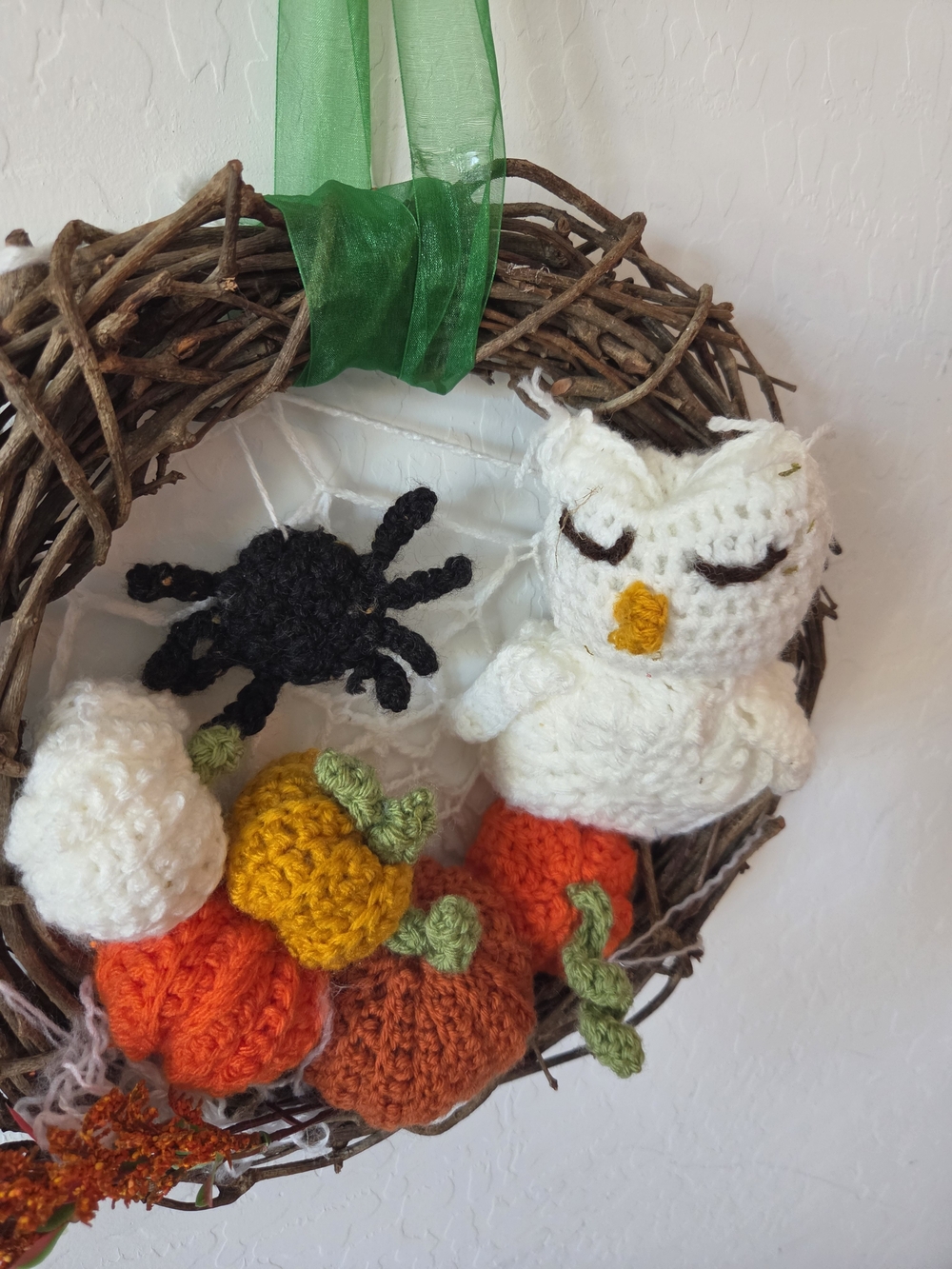 Handcrafted 14in White Owl & Pumpkin Fall Wreath with Green Ribbon - Picture 2 of 5